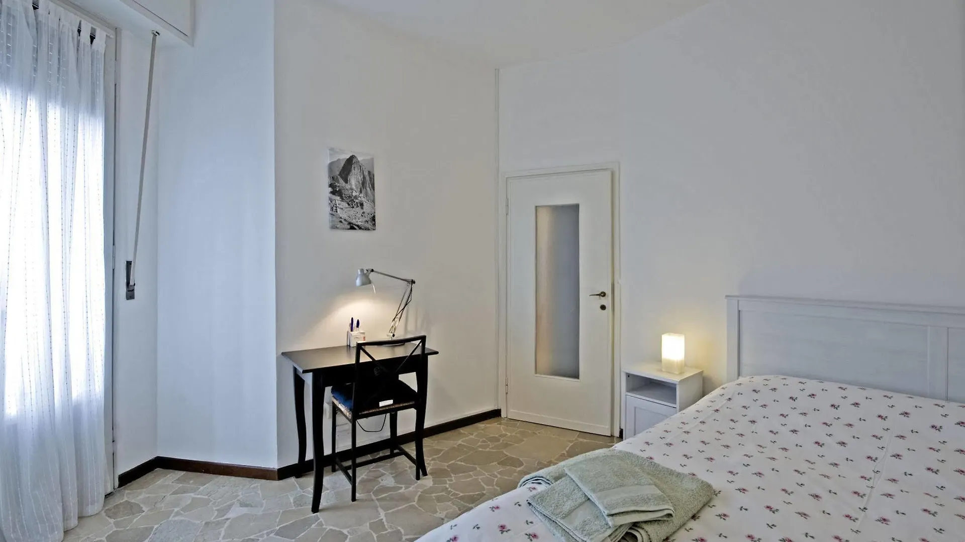 Chiesa Rossa Apartment Milan